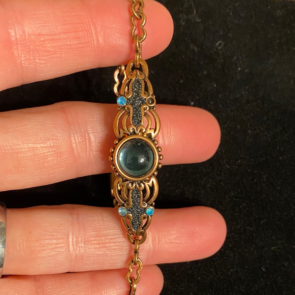 Vintage-Inspired Copper Bracelet with Teal Cabochon - Picture 3 of 4